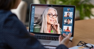 Le saviez-vous ? Seulement 13% des publicités montrent des plus de 50 ans en train de travailler